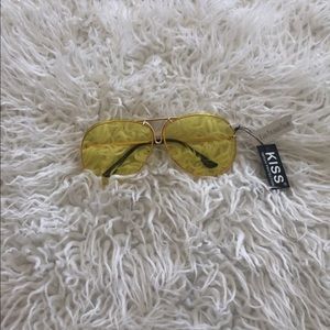 Yellow aviator glasses